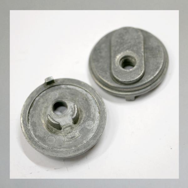 (20-056) Deckelplatte (Zugdeckel) für 18er, 20er, 22er, 23er Bing Vergaser für Kreidler, Puch usw. (M6x0,75)---Orig. Gebraucht---