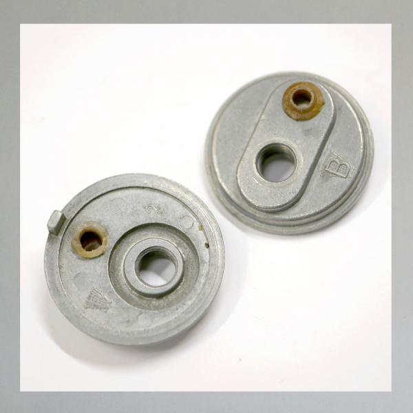(20-958-A) Deckelplatte (Zugdeckel) für Kreidler 17 und 18er Bing Vergaser, alte Ausführung---Orig. Gebraucht---