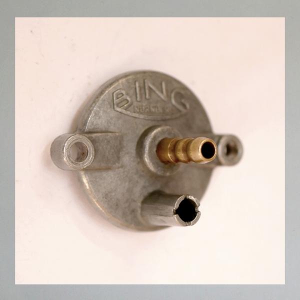(32-132 N) Schwimmerkammer-Deckel für kleinere Bing Motorrad-Vergaser (neuere Ausführung-mit Tupferkamin)---gebraucht