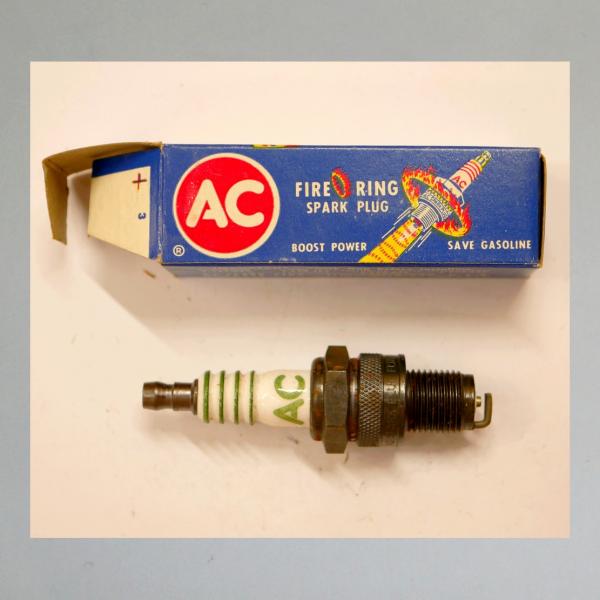 Zündkerze von AC (USA), 40er/ 50er Jahre, TOP Zustand, schöne Kerze mit Karton, Typ "45FFS"---M14x1,25---
