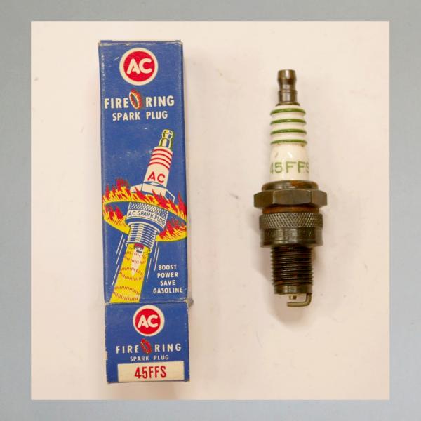 Zündkerze von AC (USA), 40er/ 50er Jahre, TOP Zustand, schöne Kerze mit Karton, Typ "45FFS"---M14x1,25---
