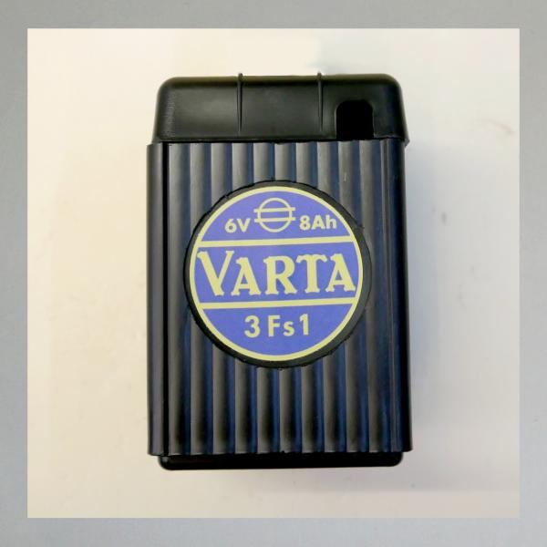 Batteriegehäuse leer, schwarzes Kunststoffgehäuse mit Deckel---Höhe 125cm---