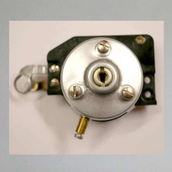 BEWI 3 Punkt Zündschloss, 1 Lampenaufnahme für die Generator-Anzeige---Original NEU---ähnlich Hella