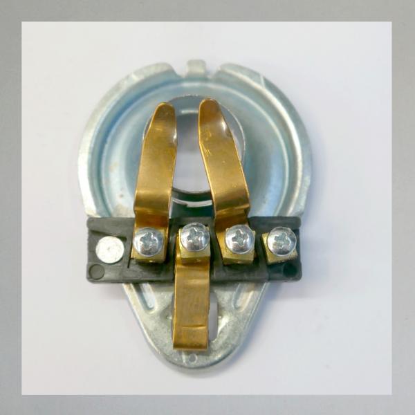 Lampeneinsatz, Birnenhalter, Leuchtmittelaufnahme, Kragendurchmesser 45mm, Bauart Hella---Nachbau---