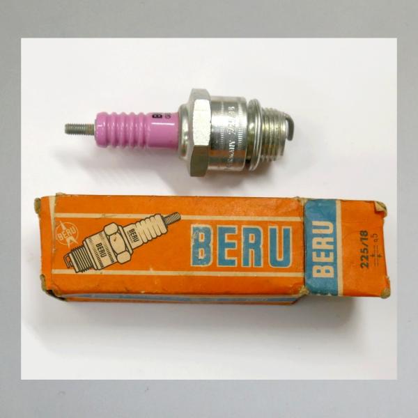 Zündkerze M225T1---M18x1,5---Wärmewert 225---Fabrikat BERU mit rosa Isolator (Original alt, OVP, NOS) 60er Jahre