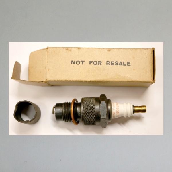 Zündkerze von CHAMPION (GB), 40er Jahre, TOP Zustand, HEERESKERZE, Spezialbauform, Typ "9-COM-L"