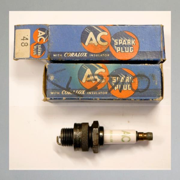 2 Zündkerzen von AC (USA), Typ 48, 50er jahre, gebraucht