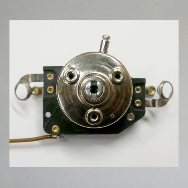 Hella Zündschloss Typ 31/... (3 Schrauben Befestigung) mit: Lampenaufnahme f. Generator +  Leerlauf---Top instandgesetzt---