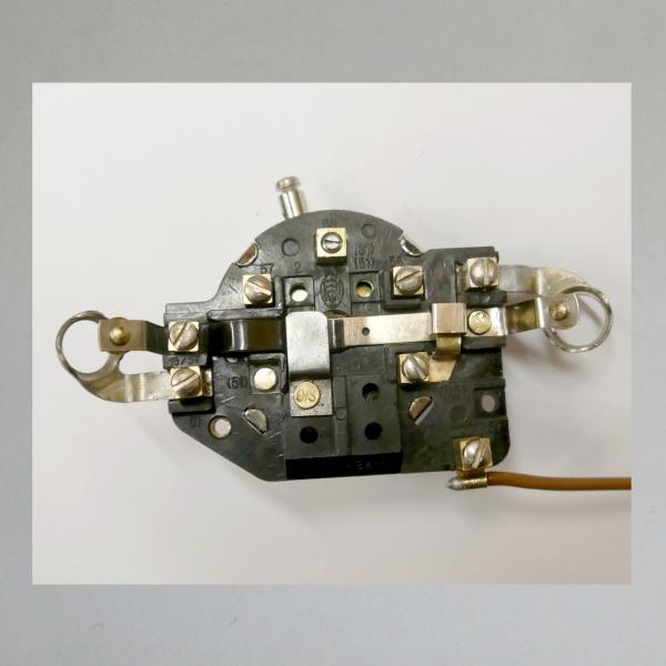 Preview: Hella Zündschloss Typ 31/... (3 Schrauben Befestigung) mit: Lampenaufnahme f. Generator +  Leerlauf---Top instandgesetzt---