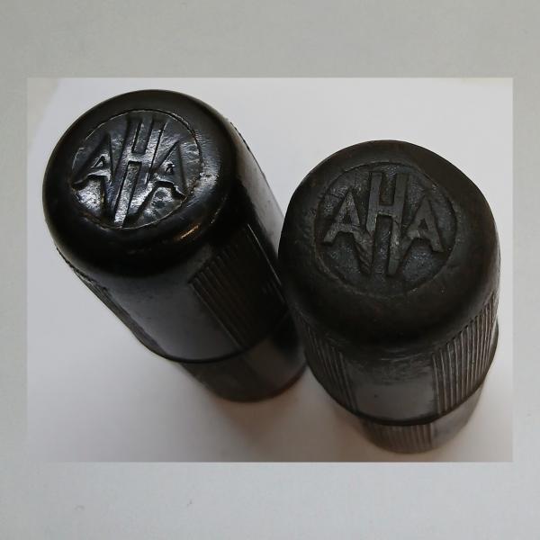 Preview: 1 Paar Griff Bakelite, Fabrikat "AHA", schwarz passend für 22er Lenker, gebraucht