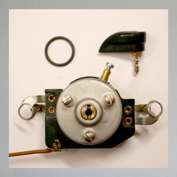 BEWI (Bauart Hella) 3 Punkt Zündschloss, 1 Lampenaufnahme für die Generator-Anzeige---Top instandgesetzt---
