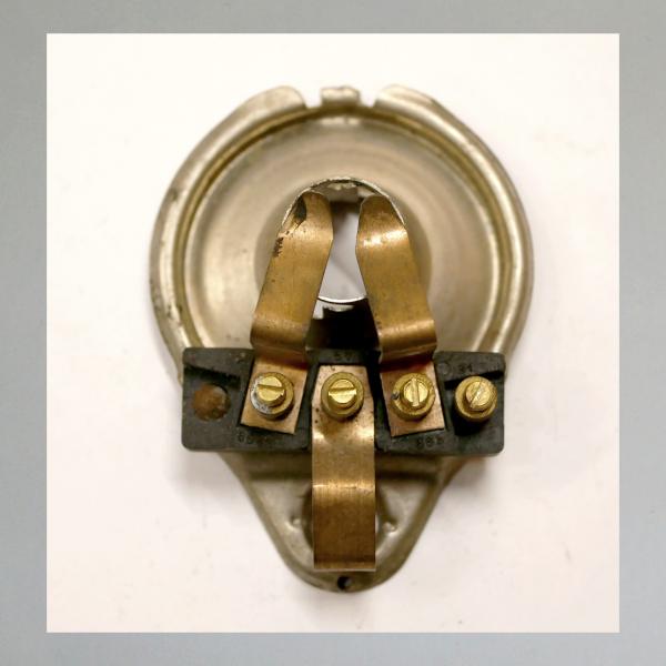 Lampeneinsatz, Birnenhalter, Leuchtmittelaufnahme, Kragendurchmesser 45mm, Hella---Originalteil gebraucht---für Ba15 Leuchtmittel (klein)