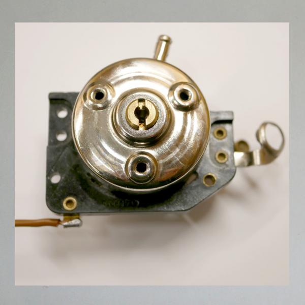 Hella Zündschloss (3 Schrauben) mit 1 Lampenaufnahme f. Generator---Top instandgesetzt---