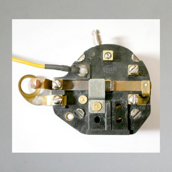 Preview: Hella 3 Punkt Zündschloss, 1 Lampenaufnahme für die Generator-Anzeige---Gebraucht & Instandgesetzt---