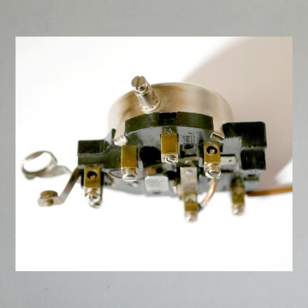 Preview: Hella Zündschloss (3 Schrauben) mit 1 Lampenaufnahme f. Generator---Top instandgesetzt---