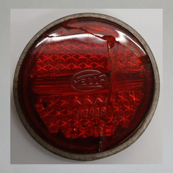 Rücklichtglas Hella K2426 mit Rahmen, passend für viele Motorradrücklichter, defekt
