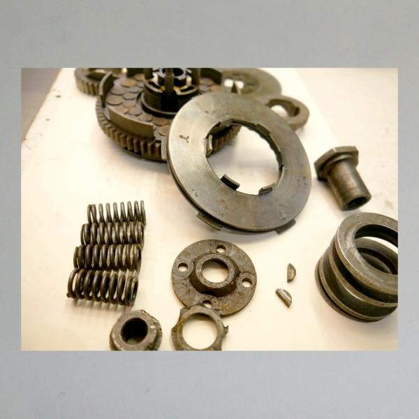 Preview: Sonderangebot/ Altmetall: DKW SB 200-350 Kupplungsteile in versch. Verfalls- und Erhaltungsstadien