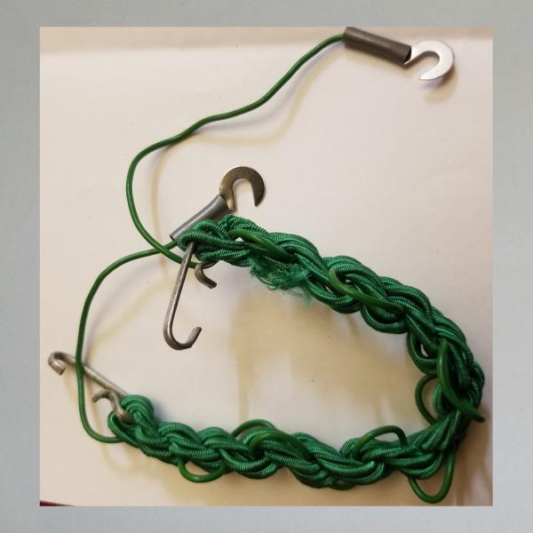 Stoffkabel grün mit Ösen für Fahrradbeleuchtung und für Rockschutznetztösen, dehnbar !