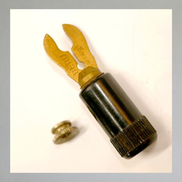 Zündkerzenstecker/ Kerzenstecker aus Bakelite, Vorkriegsausführung, original Beru---Ori. NEU---