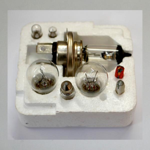 Preview: Ersatzbirnenkasten, Lampenkasten, Reserve Leuchtmittel Kiste: 12 Volt, H4 Scheinwerfer Lampe, weitere Lampen und Sicherungen