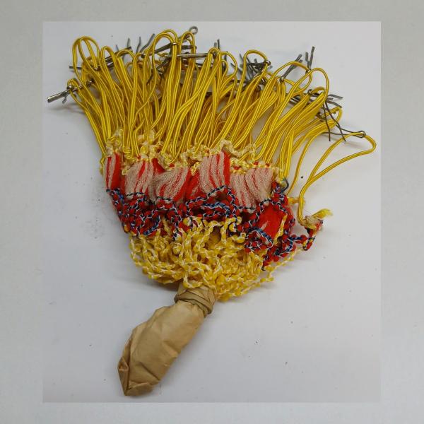 Rockschutznetz Fahrradnetz passend für 26"  gelbe Schnüre, rot/weiss