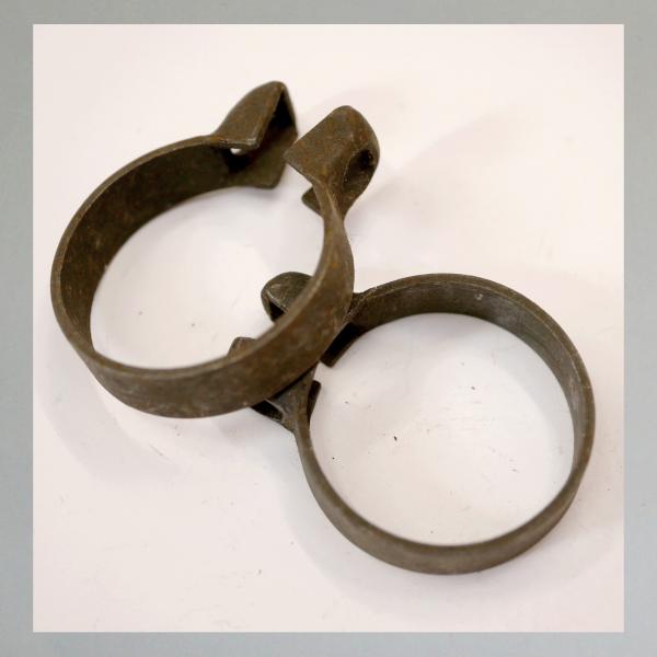 (59-045) Klemmring/ Schelle innen 33mm für Bing Vergaser mit 18, 20, 22mm Durchlass---Ausführung "C" ---Orig. Neuteil---Ausführung in schwarz---