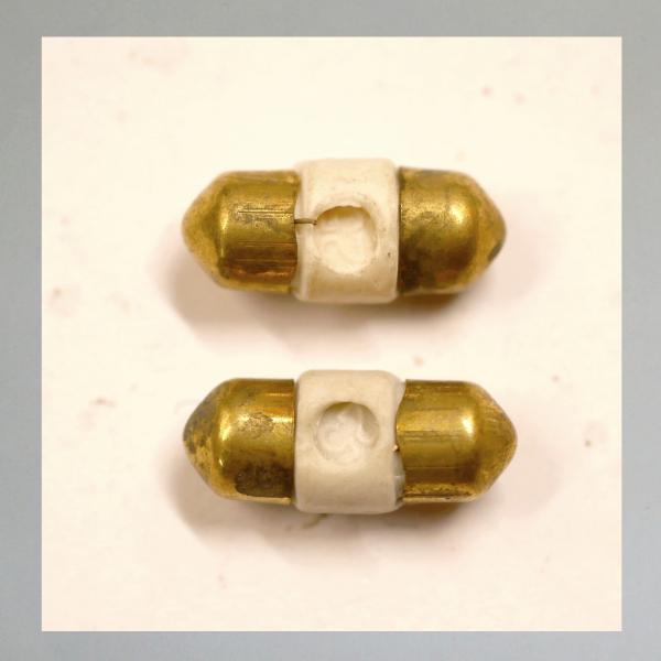 Kurze Auto Sicherung/ Autosicherung, 25 Ampere 1 Stück, alte, kurze Bauform aus Keramik (Torpedo-Sicherung)