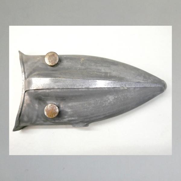 Preview: Motor-Zierteil KR26N: Zierteil das am Motor über den Kettenkasten geschraubt wird---Ori. gebraucht---