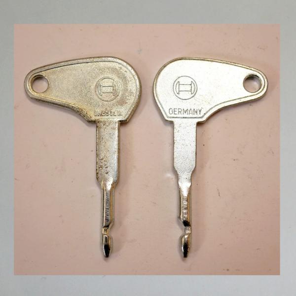 Zündschlüssel für Bosch Universal-Zündschloss---Orig. NEU---mit Bosch Emblem (z.B Heinkel Tourist)