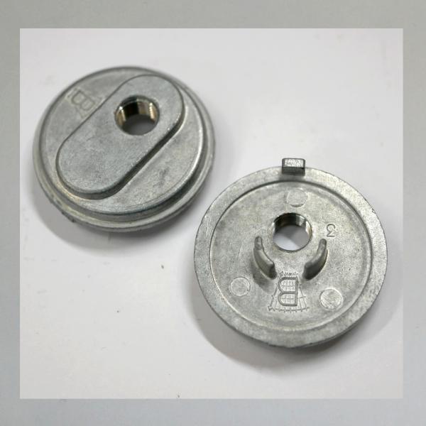 (20-057) Deckelplatte (Zugdeckel) für 18er, 20er, 22er, 23er Bing Vergaser für Kreidler, Puch usw. (M7x0,75)---Orig. NEU---