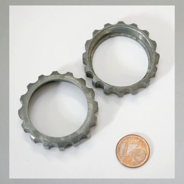(21-480)Deckelplatten-Überwurf für Bing Vergaser mit angeschraubter Schwimmerkammer: 18mm, 20mm, 22mm Durchlass---Orig. NEU---