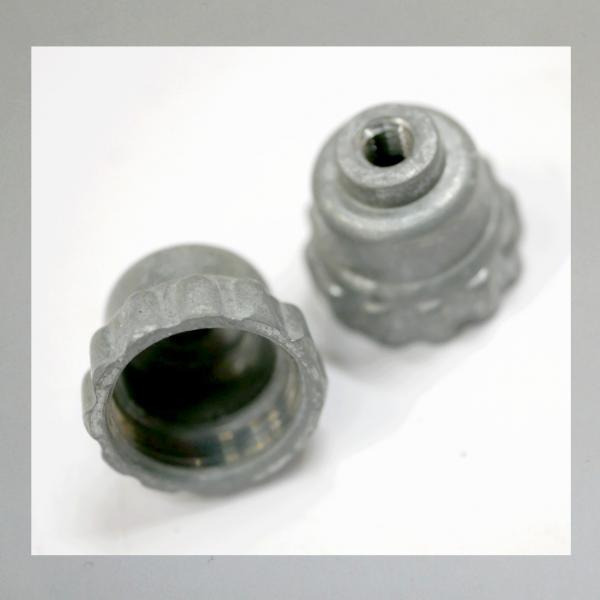 (21-030) Deckelplatte (Zugdeckel) für frühe, kleine Bing Vergaser mit 11mm Durchlass---Orig. NEU---