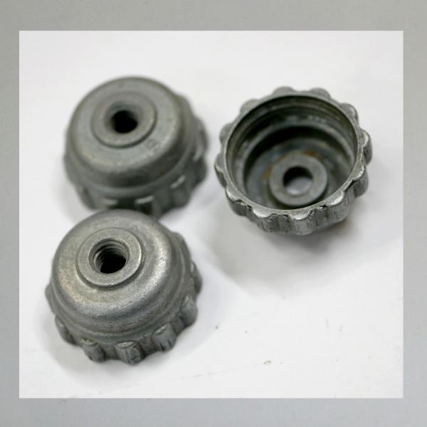 (21-050) Deckelplatte (Zugdeckel) für Mofa, Moped mit Bing Vergaser Gewinde Zugschraube M5---Orig. Gebraucht---