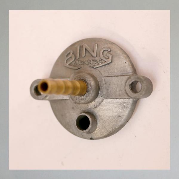 (32-132 A) Schwimmerkammer-Deckel für kleinere Bing Motorrad-Vergaser (alte Ausführung-ohne Tupferkamin)---gebraucht---
