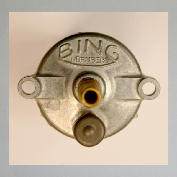 (32-190) Schwimmerkammer-Deckel für Bing Motorrad-Vergaser (BMW 2 Zylinder, alte Ausführung)---Originales Neuteil---