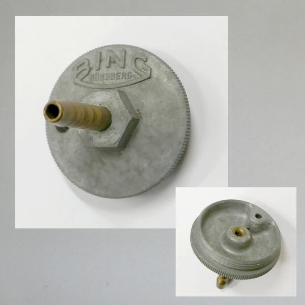 (32-500) Schwimmerkammer-Deckel für Bing Motorrad-Vergaser, original und NEU (NOS)