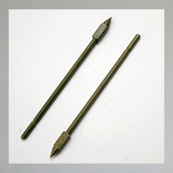 (47-945) Schwimmernadel---für seitl. angeschraubte grosse Bing Schwimmerkammern mit Zulauf v oben---Originalteil/ NOS---