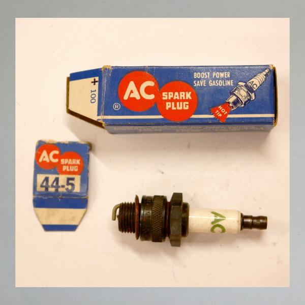 Zündkerze von AC (USA), 40er/ 50er Jahre, TOP Zustand, schöne Kerze mit Karton, Typ "44-5"---M14x1,25---