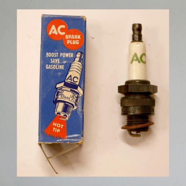 Zündkerze von AC (USA), 40er/ 50er Jahre, TOP Zustand, schöne Kerze mit Karton, Typ "44-5"---M14x1,25---