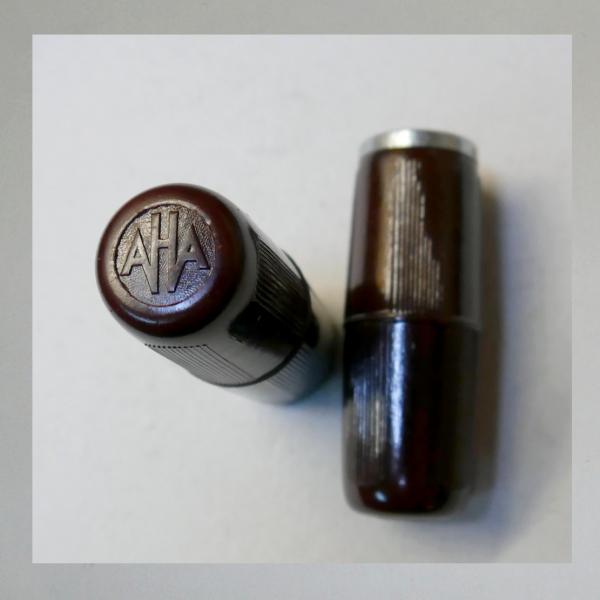 1 Paar Griffe Bakelite, Fabrikat "AHA Standart", rot, passend für 22er Lenker