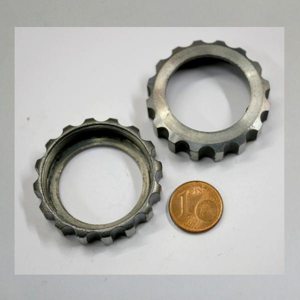 Deckelplatten-Überwurf für Bing A und AJ-Vergaser mit 18, 20, 22 mm Durchlass-Material: Zink---Ori. Gebrauchtteil---