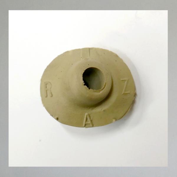 Zündapp Bella Benzinhahn Durchführung für die Bedienstange, Ausführung beige