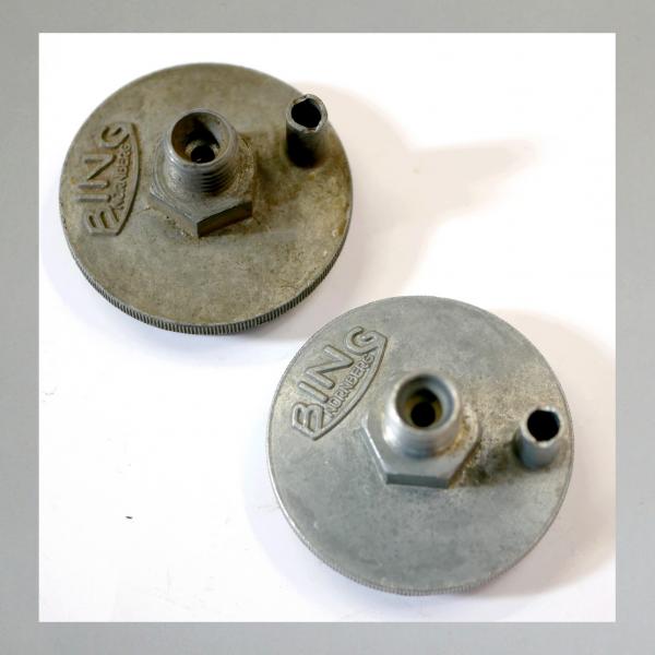(32-600) Schwimmerkammer-Deckel für Bing Motorrad-Vergaser, mit Gewinde M12x1,5 und rundem Tupferkamin für DKW NZ 350-WH---Orig. NEU/NOS---