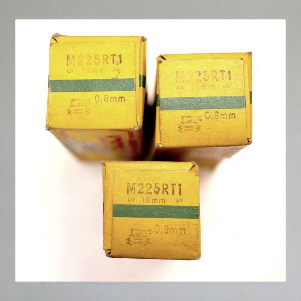 Zündkerze M225RT1---M18x1,5---Wärmewert 225---Fabrikat Bosch (Original alt, OVP, NOS) 40er Jahre