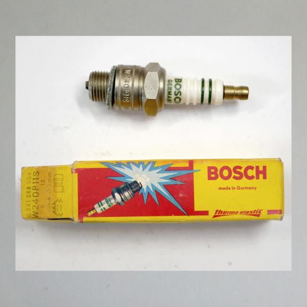 Zündkerze W240-P11S---M14x1,25---Wärmewert 240---Fabrikat Bosch, 60er Jahre---Spezielle Zweitaktkerze!!!--- (Original alt, OVP, NOS)