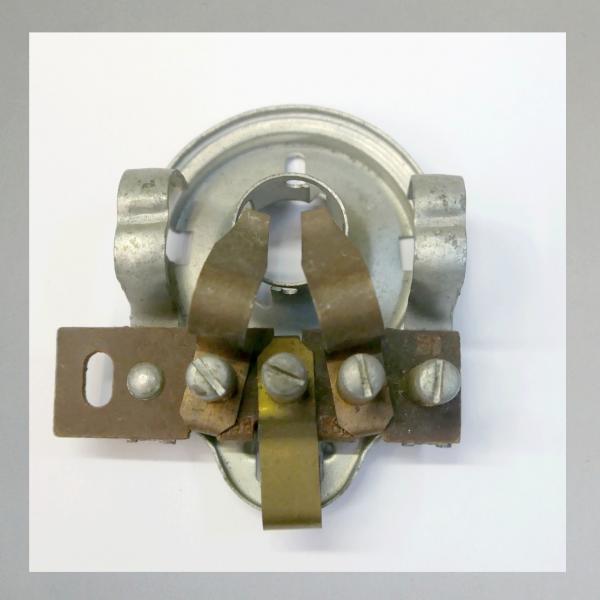 Lampeneinsatz, Birnenhalter, Leuchtmittelaufnahme, Kragendurchmesser 40mm, Bosch---Originales Neuteil---für BA15D Lampen (Kleine Scheinwerfer)