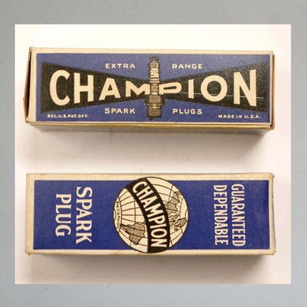 Zündkerze von Champion (US), 40er/ 50er Jahre, TOP Zustand, schöne Kerze und Karton, Typ "Y-5" (blau)