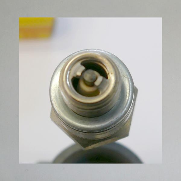 Zündkerze W240-P11S---M14x1,25---Wärmewert 240---Fabrikat Bosch, 50er Jahre---Spezielle Zweitaktkerze!!!--- (Original alt, OVP, NOS)