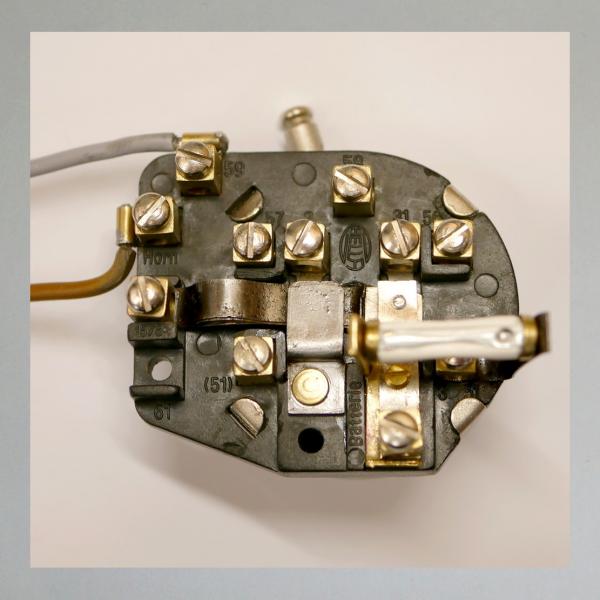 Hella Zündschloss Typ 31/27 (3 Schrauben Befestigung)---Gebrauchtes Originalteil---