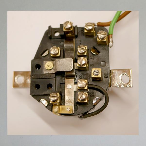 Hella Zündschloss Typ 31/275 (3 Schrauben Befestigung), passend für Vespa---Gebrauchtes Originalteil---